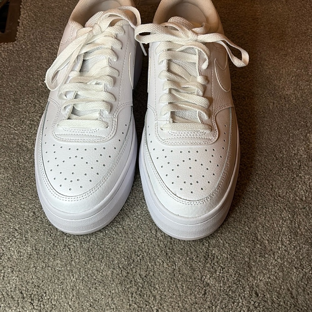Nike women’s White Nike Sneakers size 11-new!